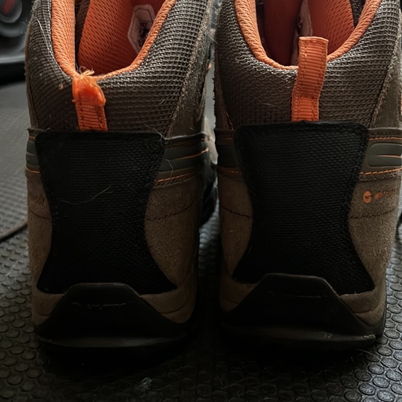 Hi tec kids waterproof hiking/ winter boots - Picture 3 of 5